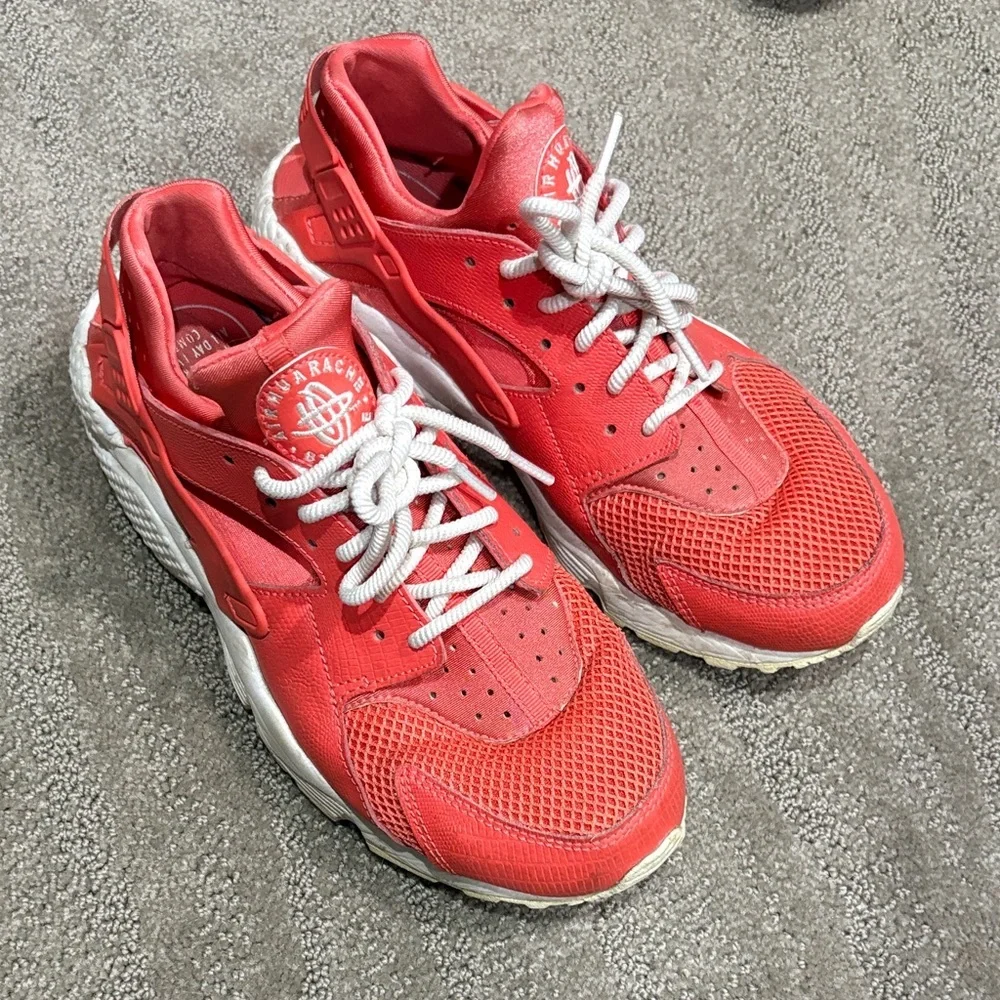 Salmon Nike huarache shoes size 10 - Picture 2 of 4